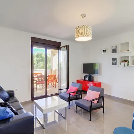 Ester Victoria * Medulin