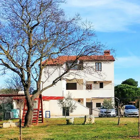 Ester Victoria Apartment