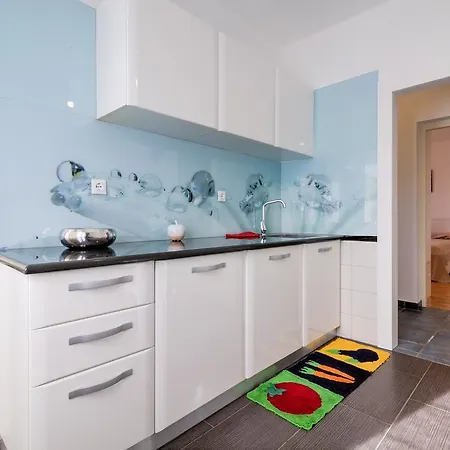 Ester Victoria מדולין