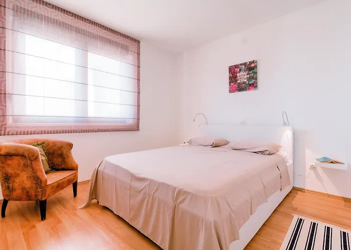 Ester Victoria * Medulin